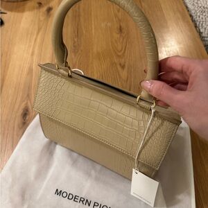 MODERN PICNIC Croc-Embossed Women's Handbag Lunch Box / Cooler